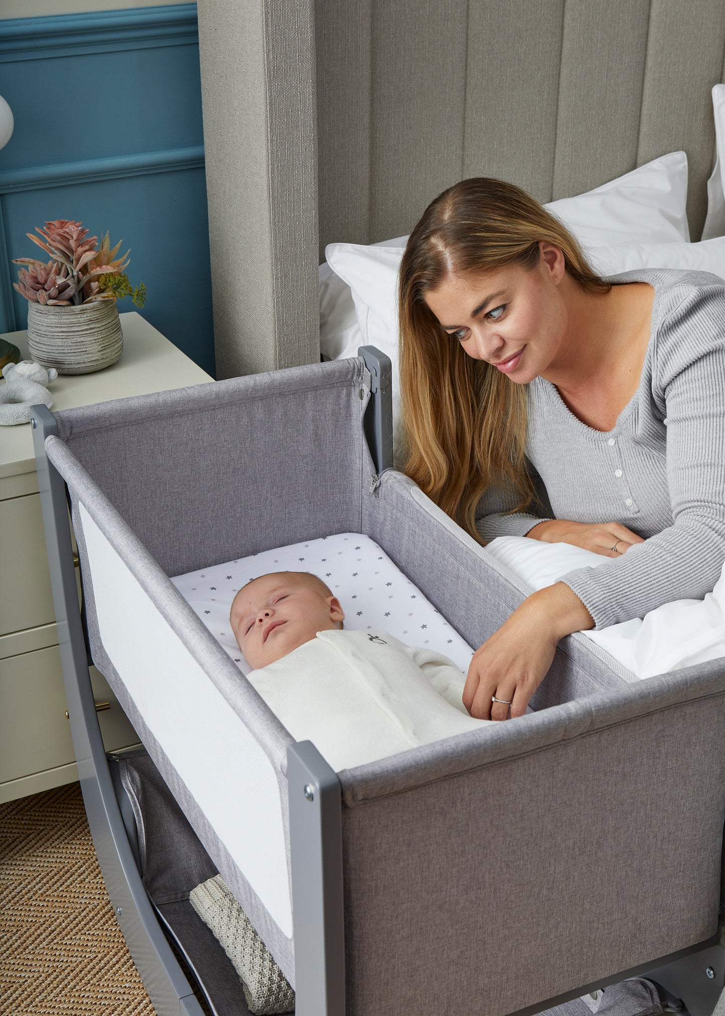 Shnuggle Air Lite Bedside Crib | Height Adjustable Baby Bed with Mattress + 1 Waterproof + 2 White Sheets